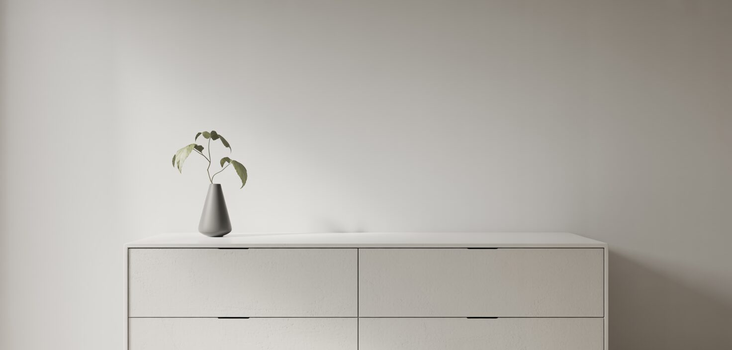 En fotorealistisk bild av en vitmålad byrå i minimalistisk stil, med en grå vas.